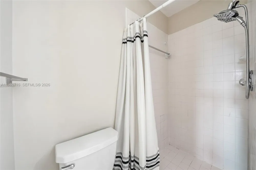 567 Racquet Club Rd #18 Weston, FL 33326