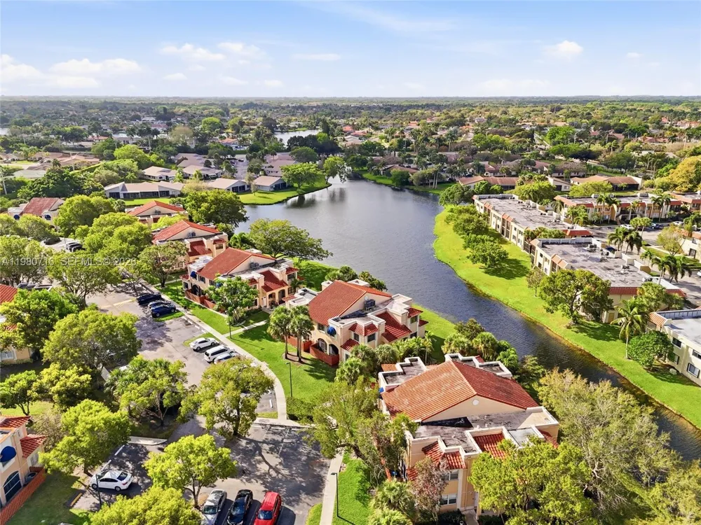 567 Racquet Club Rd #18 Weston, FL 33326
