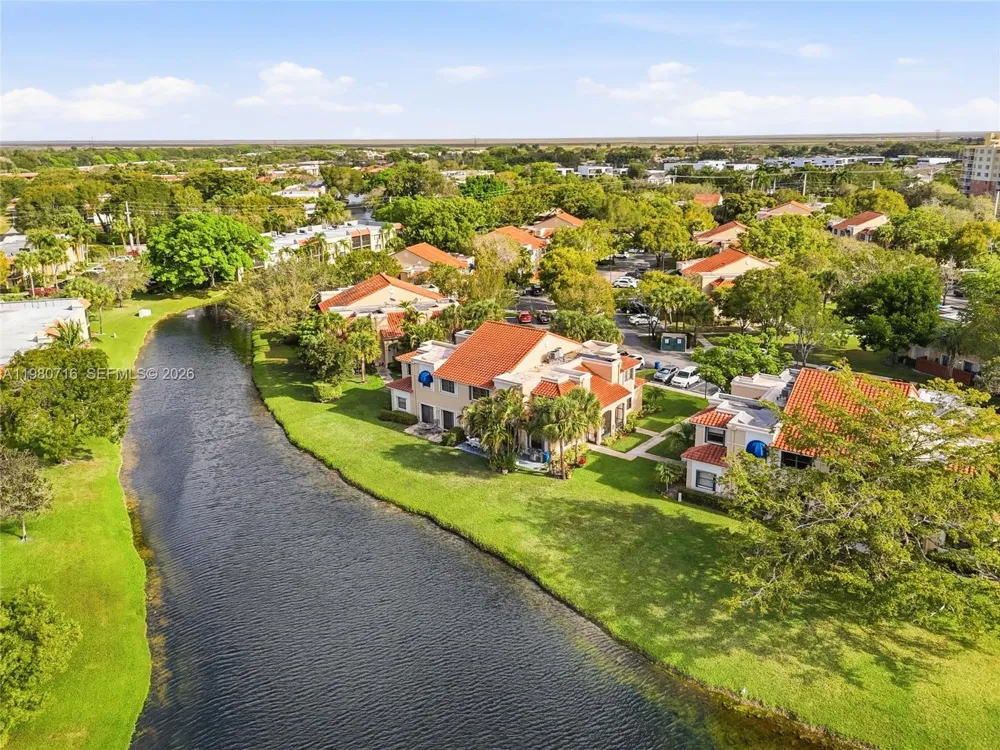 567 Racquet Club Rd #18 Weston, FL 33326