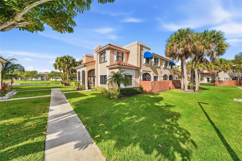 567 Racquet Club Rd #18 Weston, FL 33326