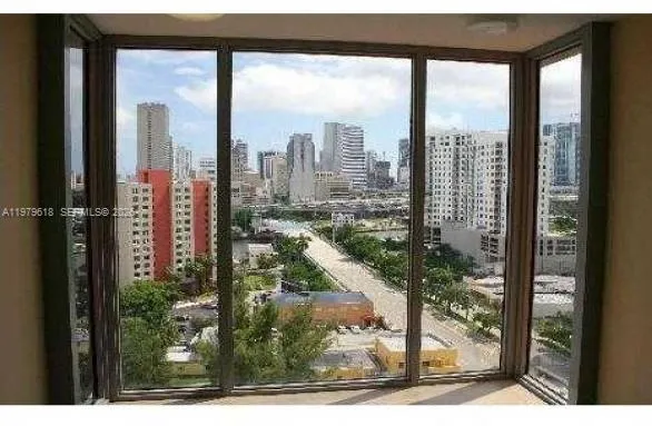 36 NW 6th Ave #801 Miami, FL 33128