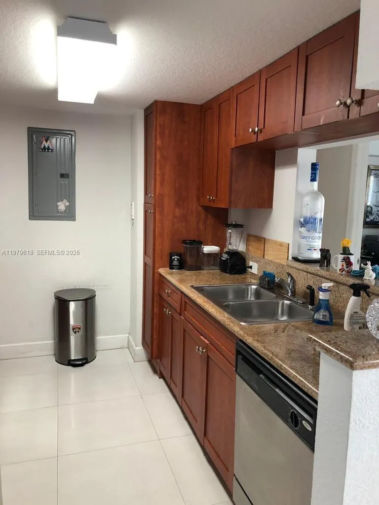 36 NW 6th Ave #801 Miami, FL 33128