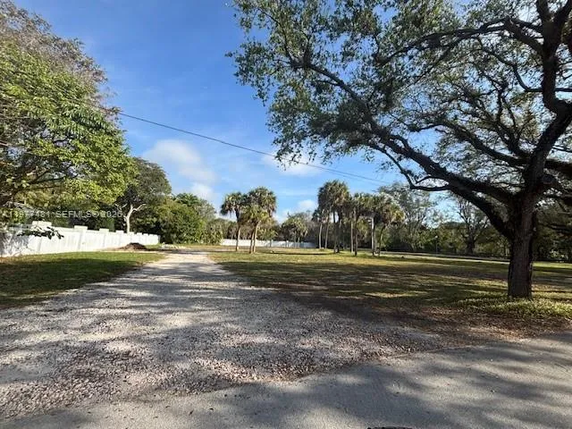 9506 SW 57th Ave Pinecrest, FL 33156