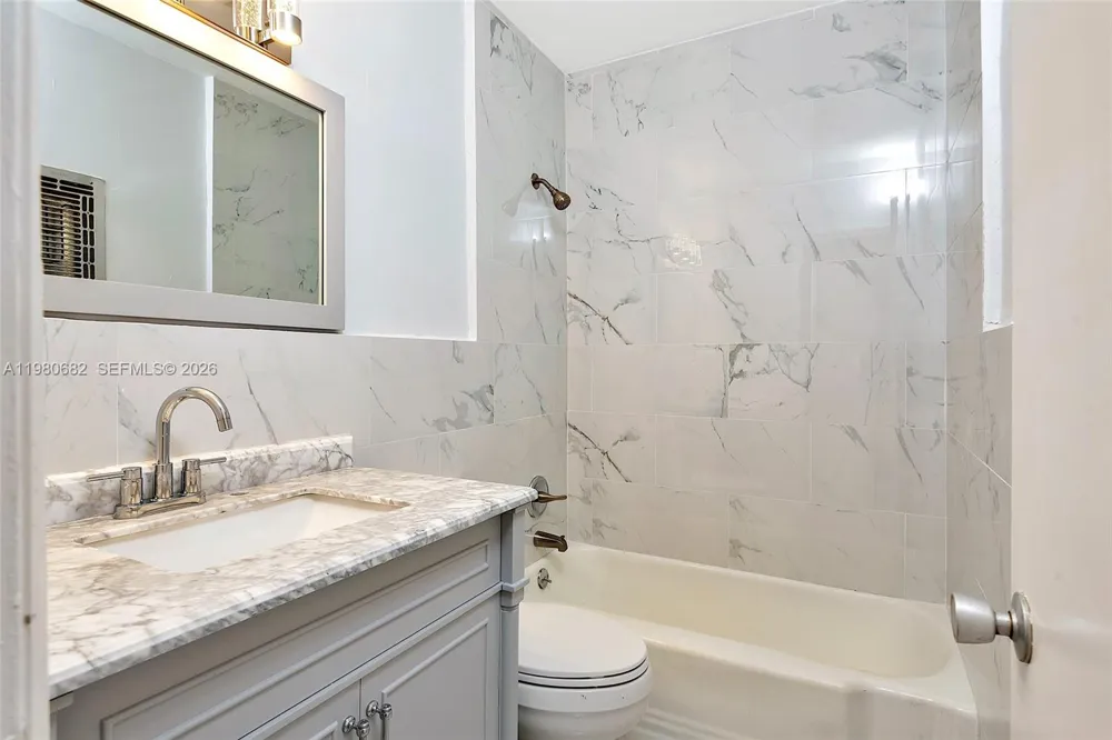 820 SW 11th Ave #14B Hallandale Beach, FL 33009
