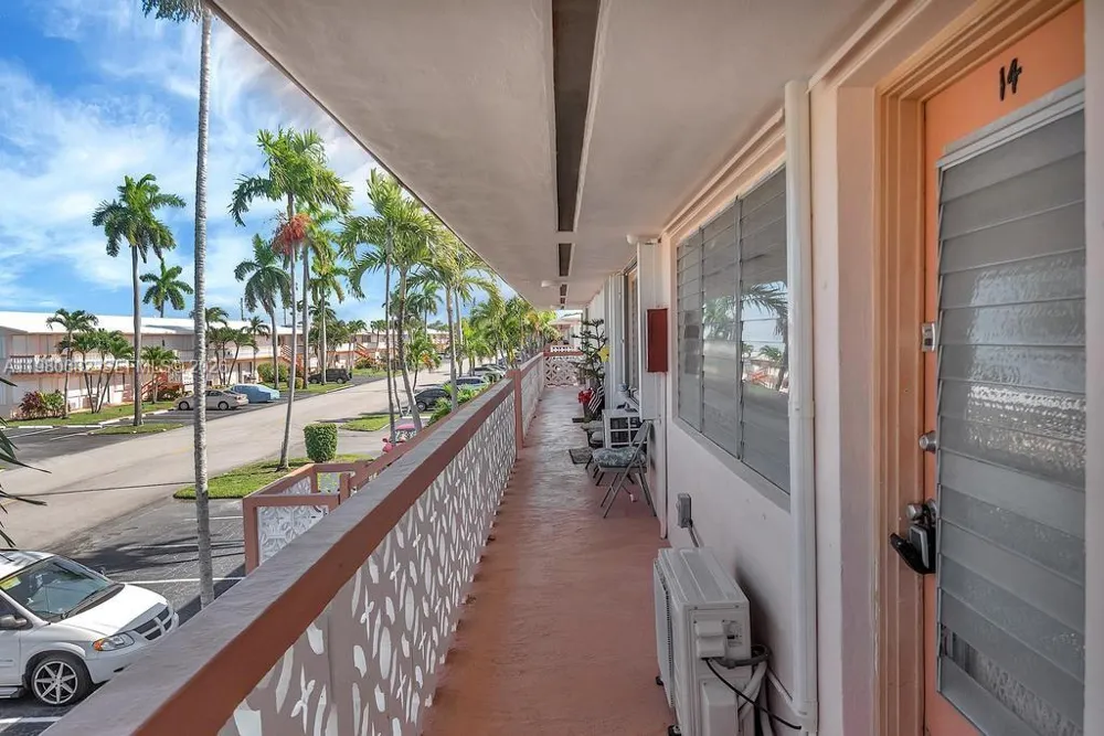 820 SW 11th Ave #14B Hallandale Beach, FL 33009