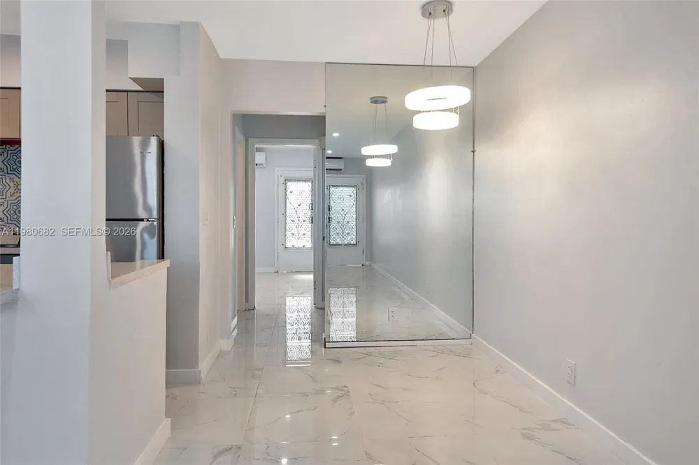 820 SW 11th Ave #14B Hallandale Beach, FL 33009