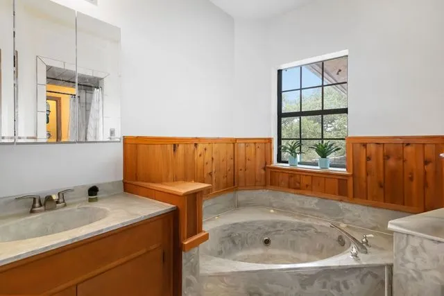 214 Laura Lane Bastrop, TX 78602