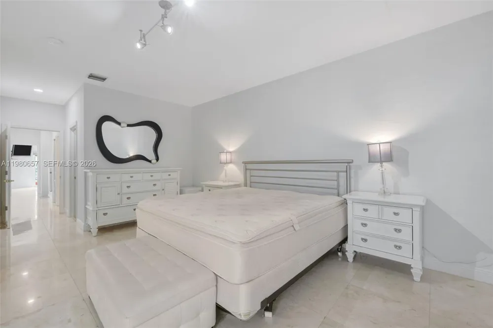 18450 NE 30th place Aventura, FL 33160