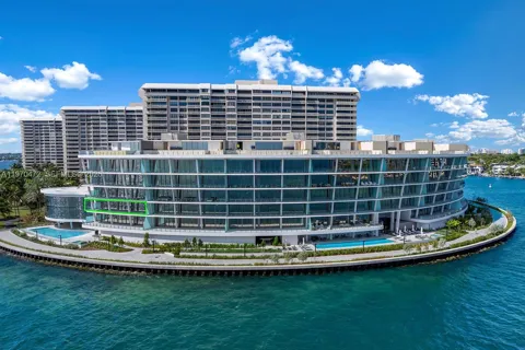 5 Grove Isle Dr #M301