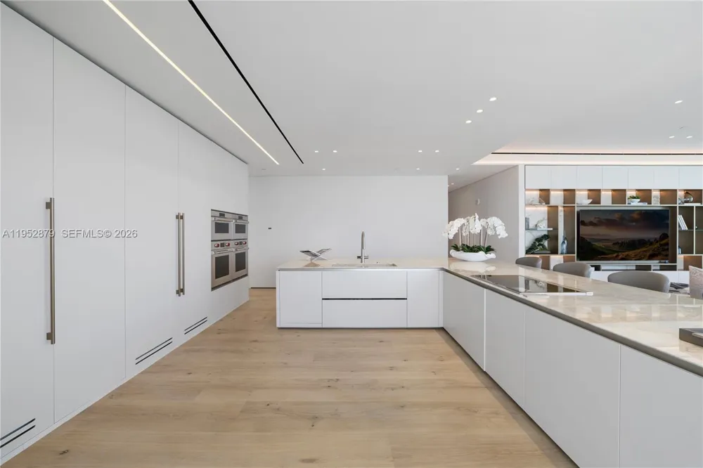 10203 Collins Ave #2701 Bal Harbour, FL 33154