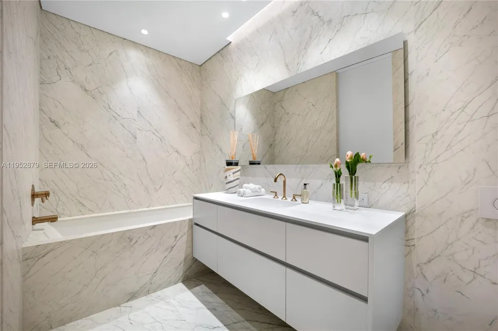 10203 Collins Ave #2701 Bal Harbour, FL 33154