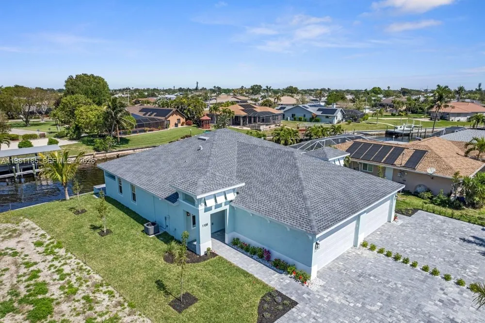 1107 SE 38 ST Cape Coral, FL 33904