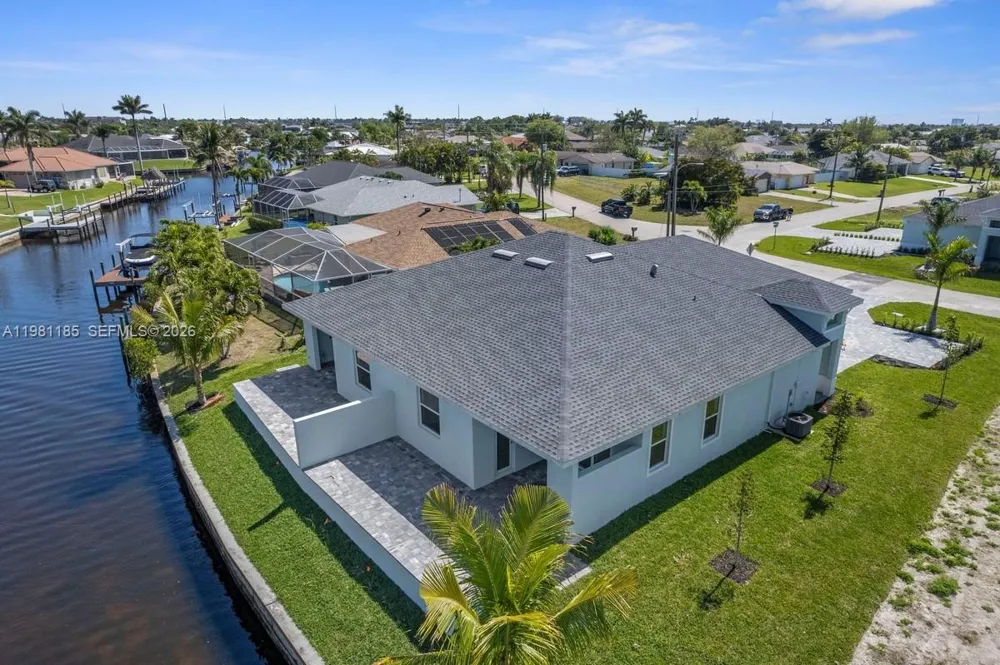 1107 SE 38 ST Cape Coral, FL 33904
