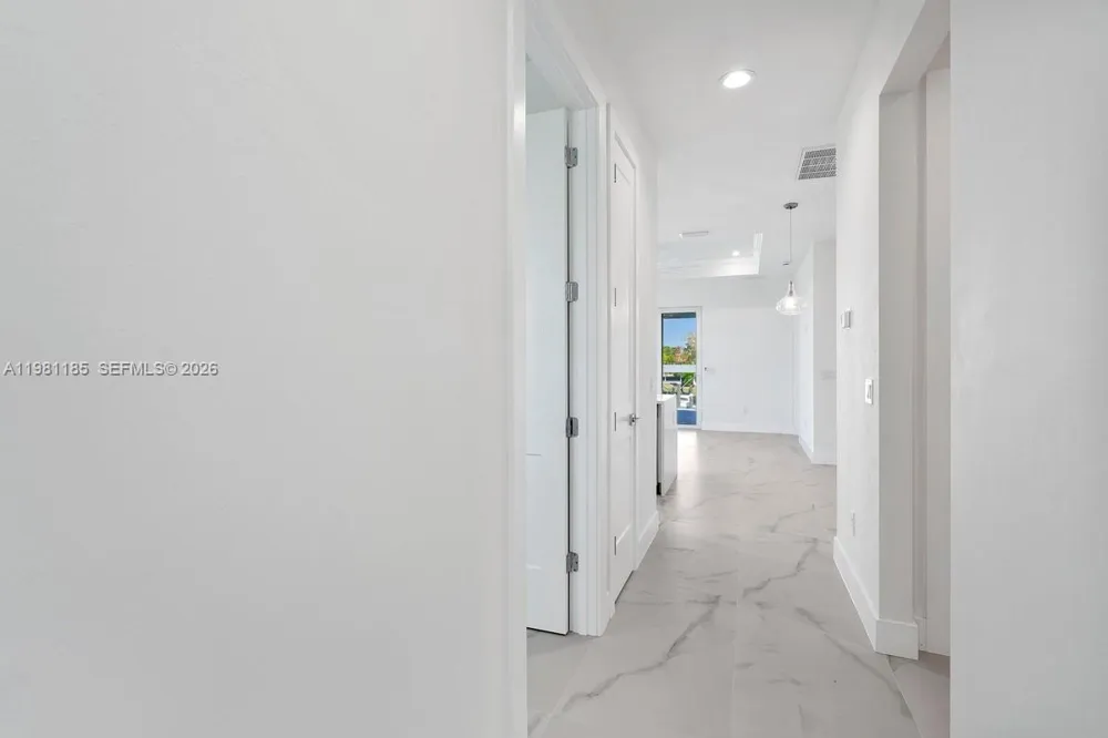 1107 SE 38 ST Cape Coral, FL 33904