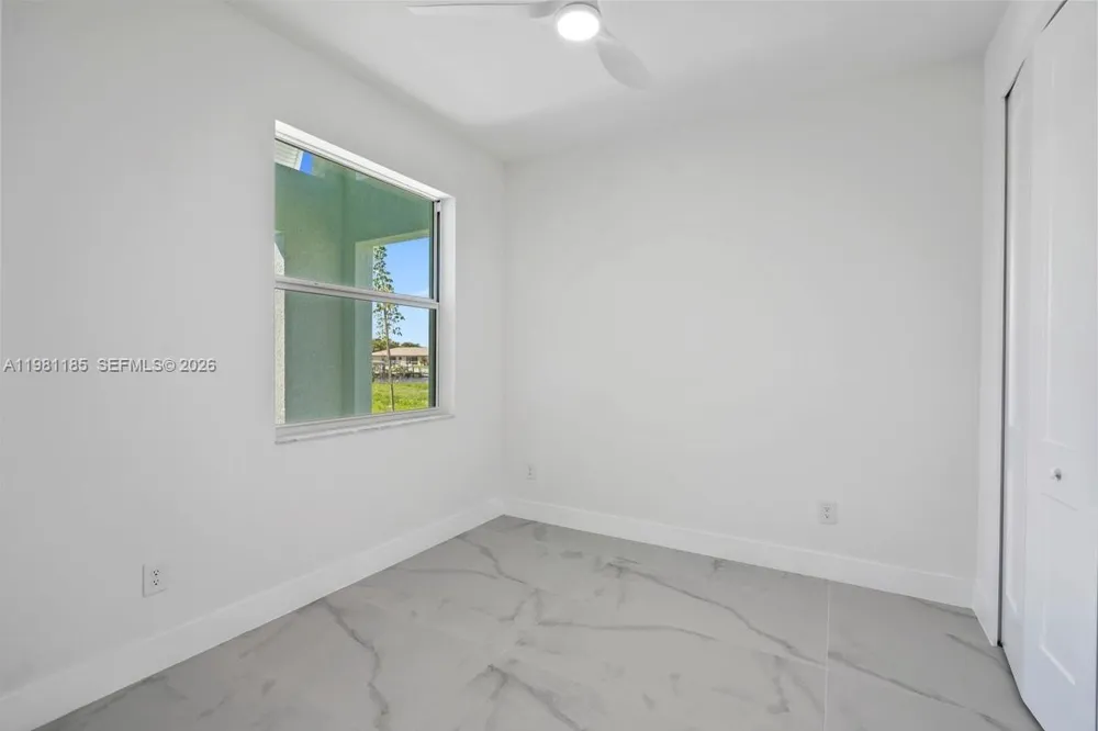 1107 SE 38 ST Cape Coral, FL 33904