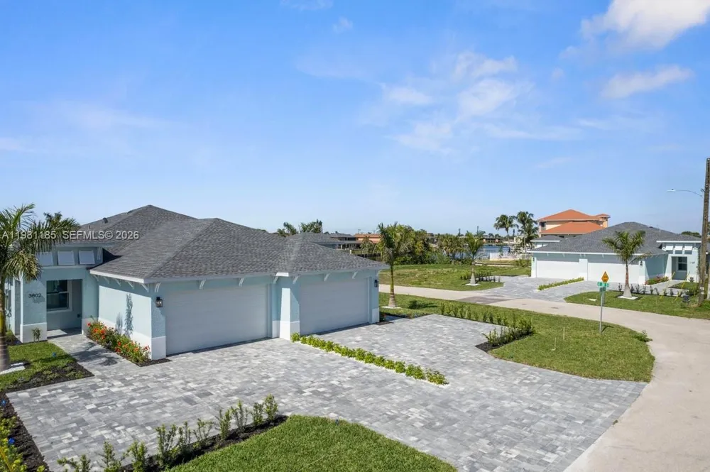 1107 SE 38 ST Cape Coral, FL 33904