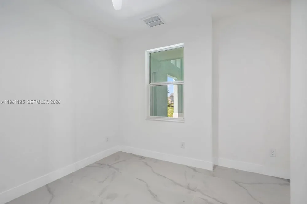 1107 SE 38 ST Cape Coral, FL 33904