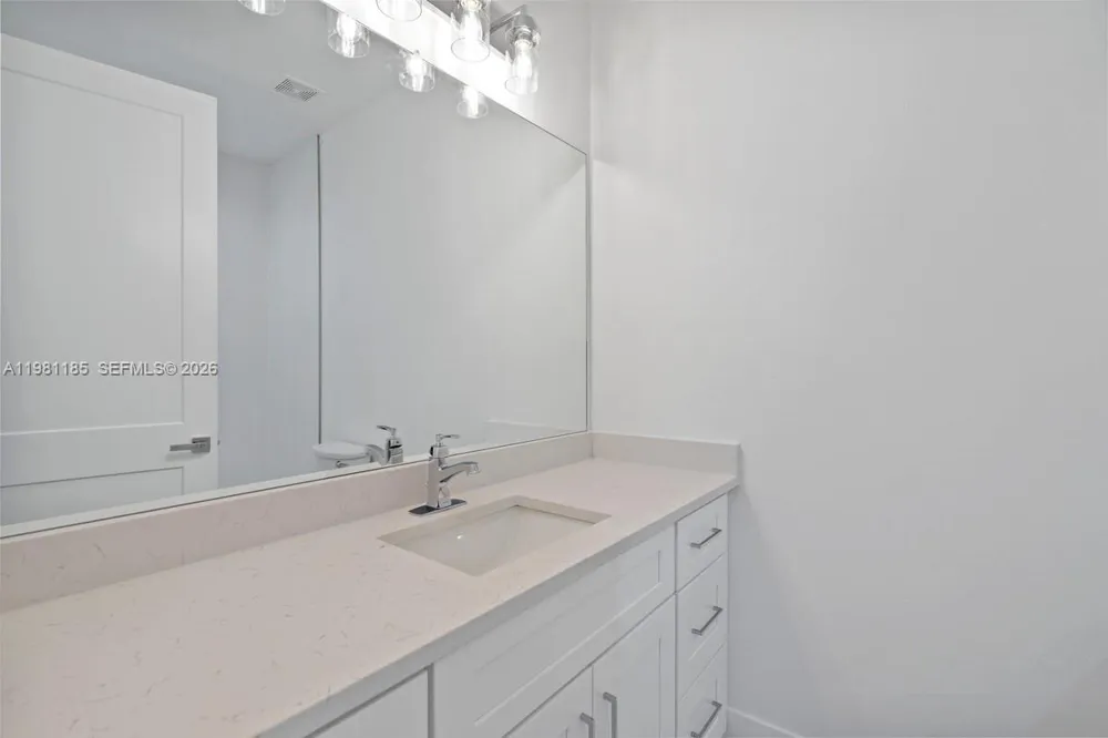 1107 SE 38 ST Cape Coral, FL 33904