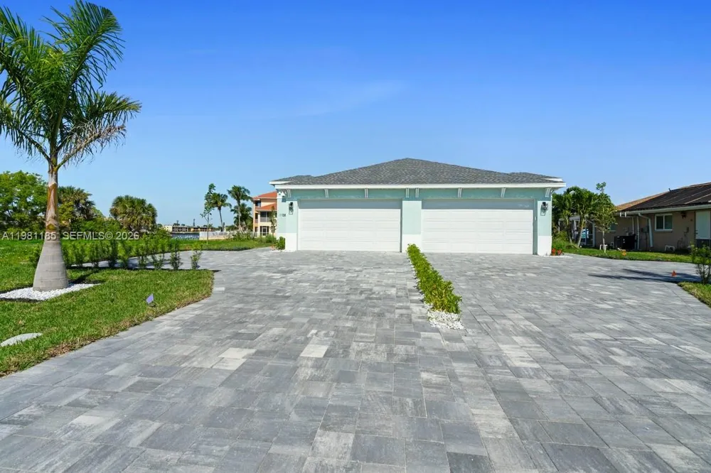 1107 SE 38 ST Cape Coral, FL 33904