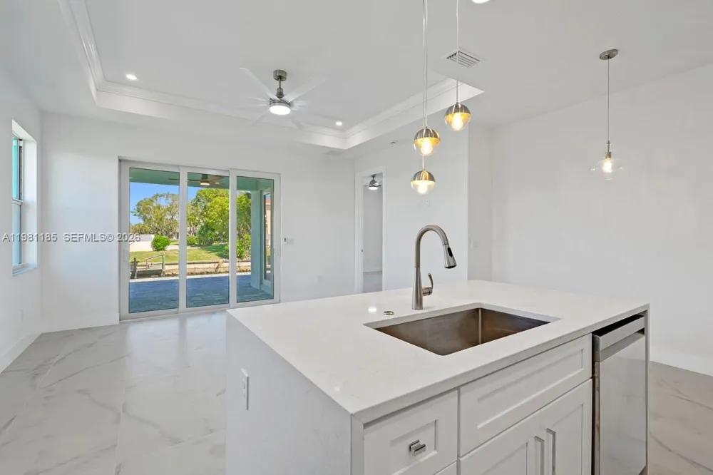 1107 SE 38 ST Cape Coral, FL 33904