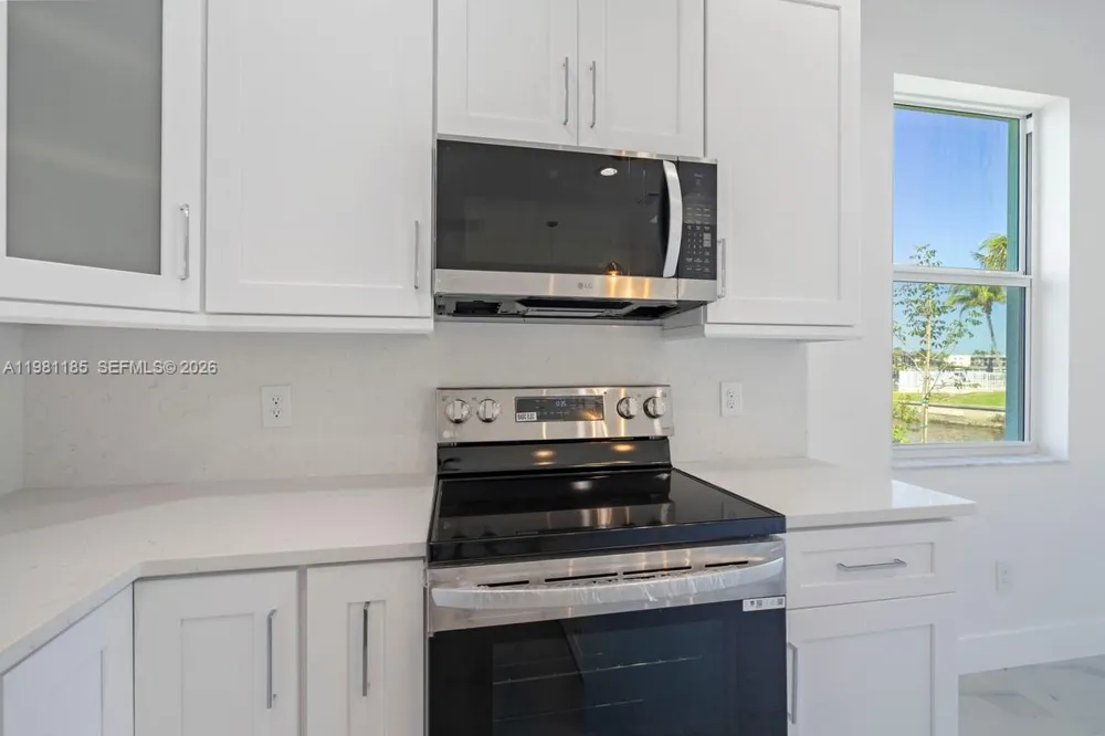 1107 SE 38 ST Cape Coral, FL 33904