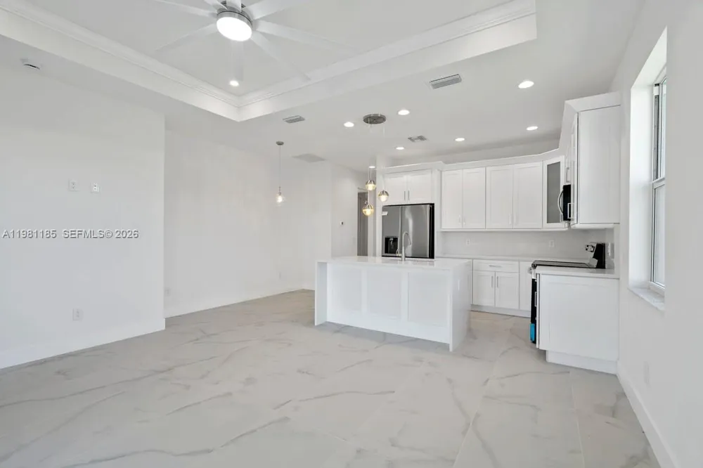 1107 SE 38 ST Cape Coral, FL 33904