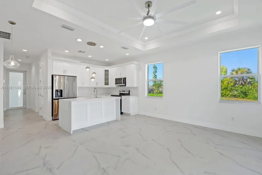 1107 SE 38 ST Cape Coral, FL 33904