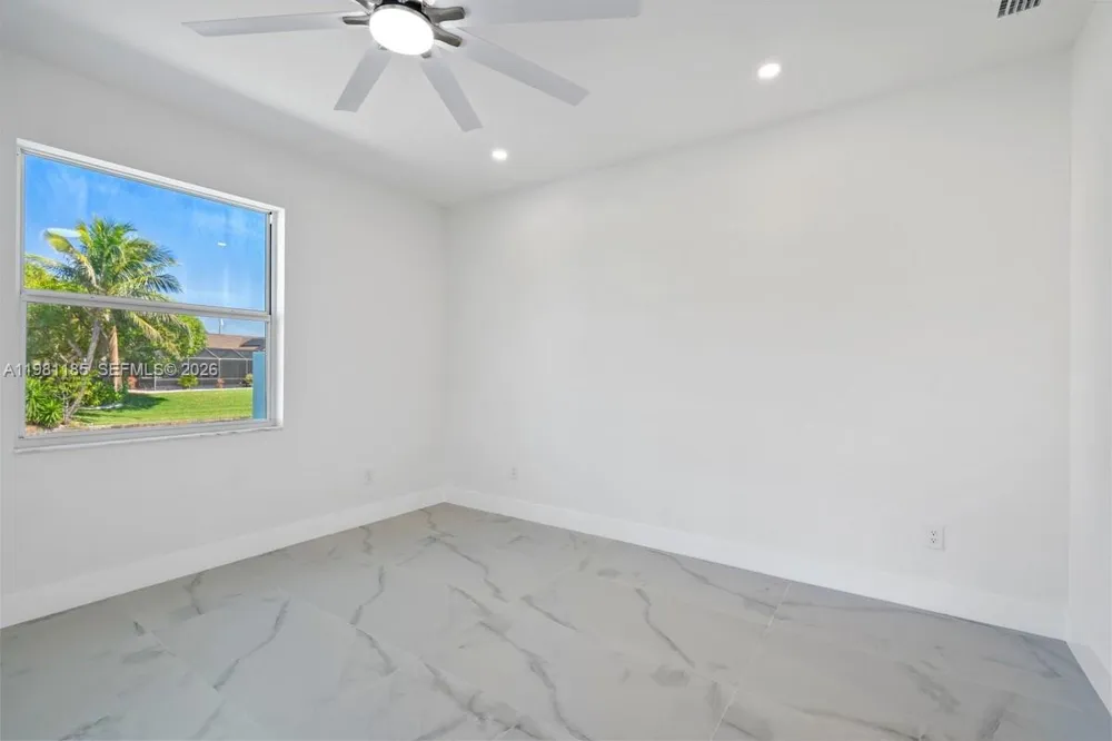 1107 SE 38 ST Cape Coral, FL 33904