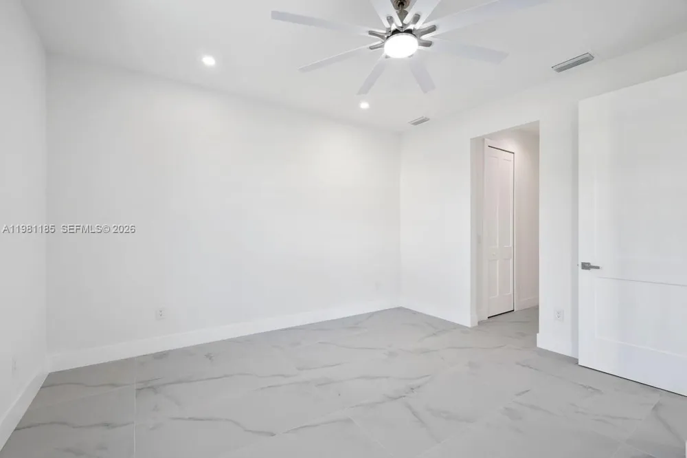 1107 SE 38 ST Cape Coral, FL 33904