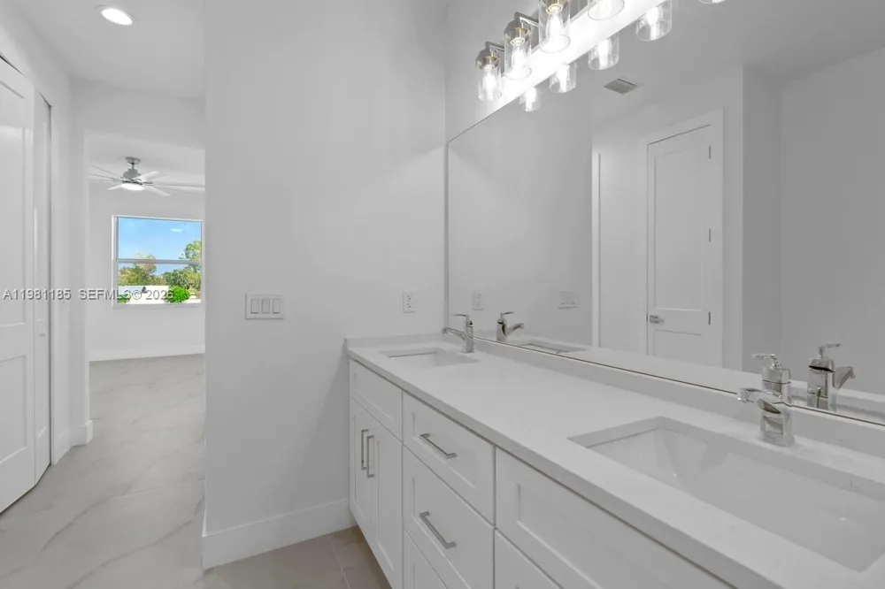 1107 SE 38 ST Cape Coral, FL 33904