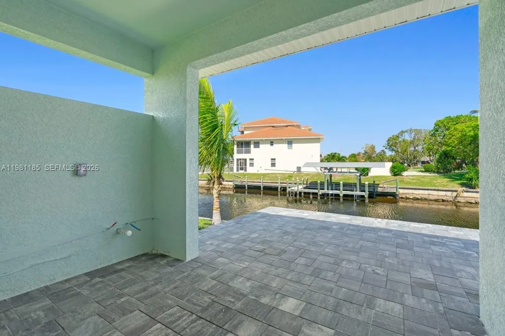 1107 SE 38 ST Cape Coral, FL 33904