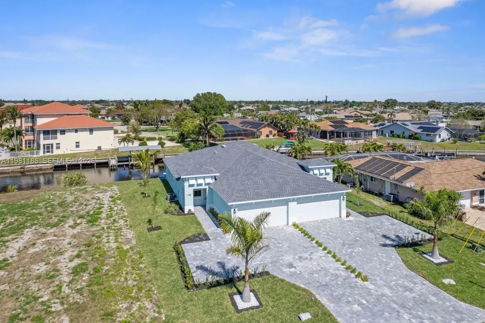 1107 SE 38 ST Cape Coral, FL 33904