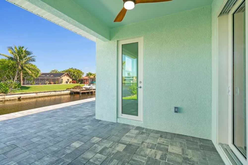 1107 SE 38 ST Cape Coral, FL 33904