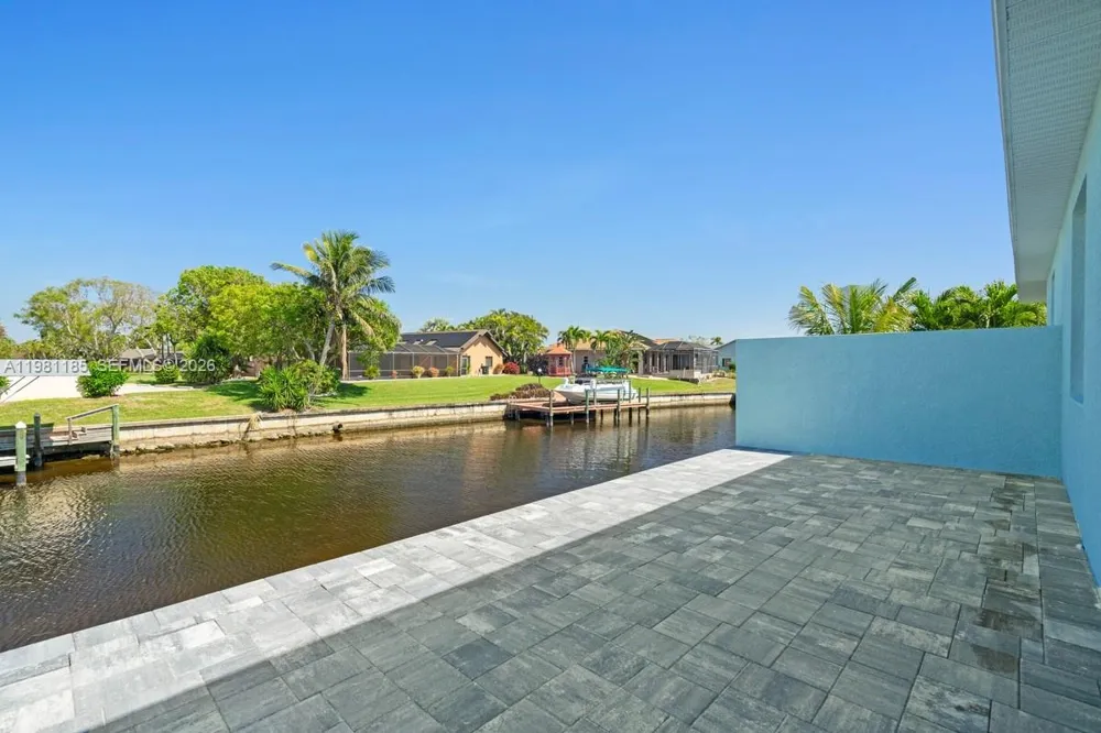1107 SE 38 ST Cape Coral, FL 33904