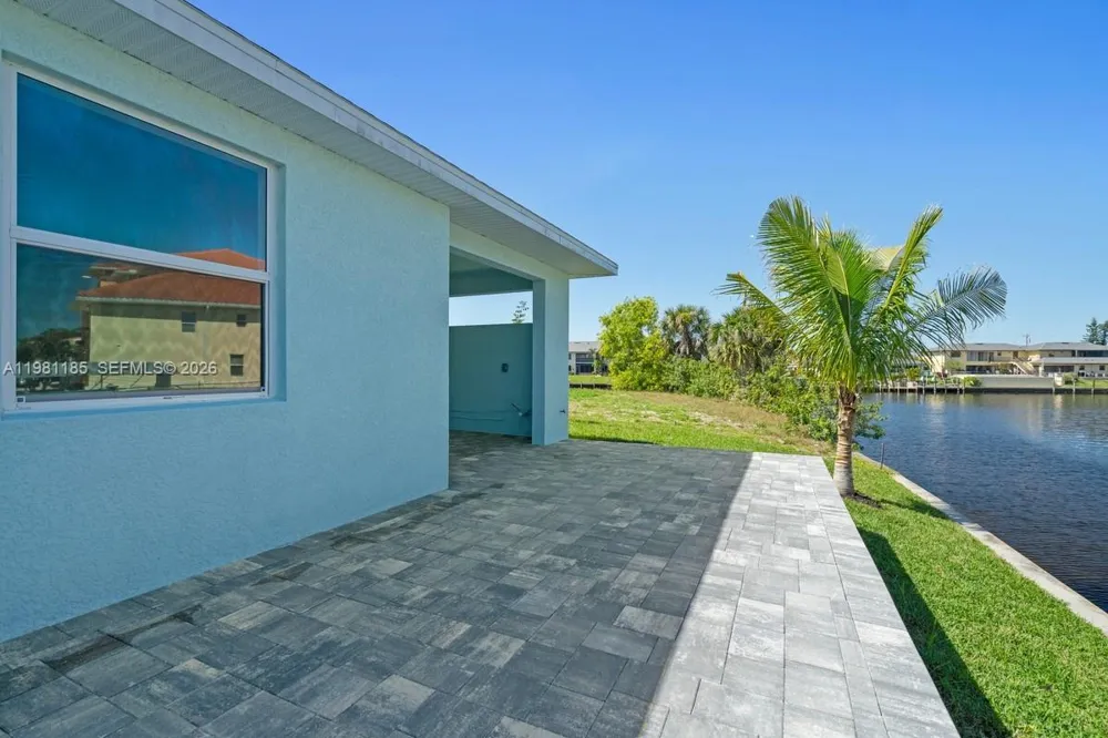1107 SE 38 ST Cape Coral, FL 33904