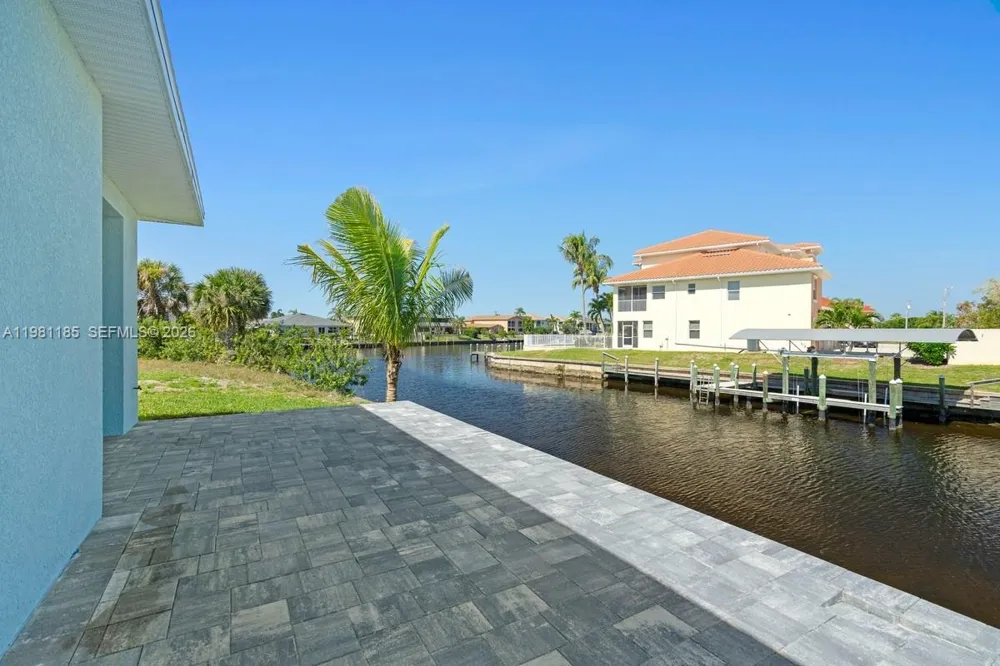 1107 SE 38 ST Cape Coral, FL 33904