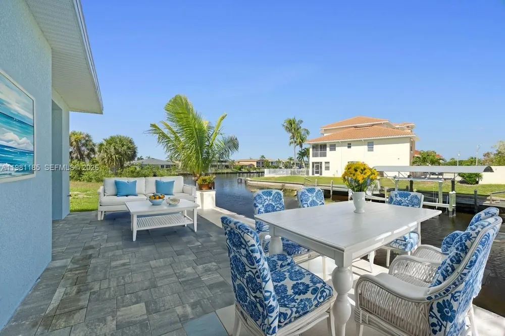 1107 SE 38 ST Cape Coral, FL 33904