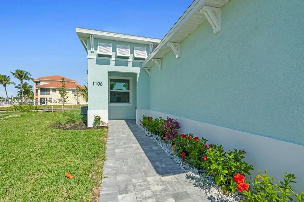 1107 SE 38 ST Cape Coral, FL 33904