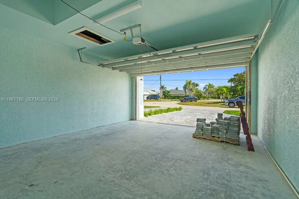 1107 SE 38 ST Cape Coral, FL 33904