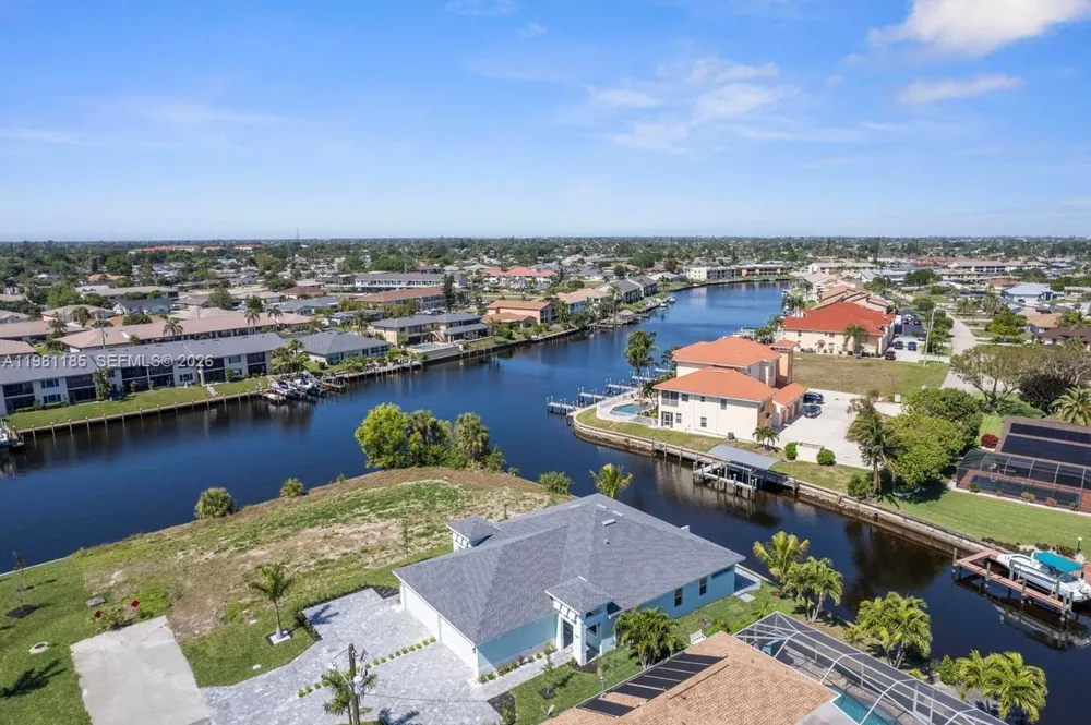 1107 SE 38 ST Cape Coral, FL 33904