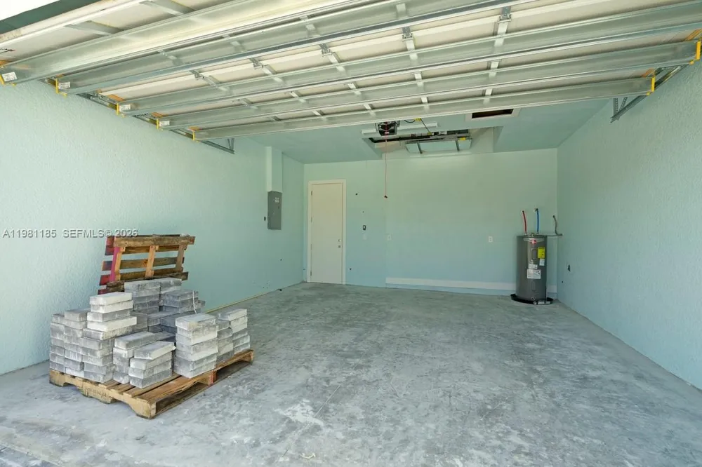 1107 SE 38 ST Cape Coral, FL 33904