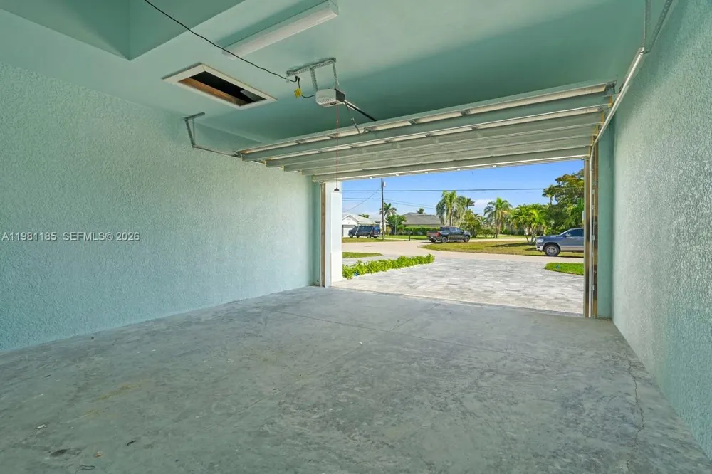 1107 SE 38 ST Cape Coral, FL 33904