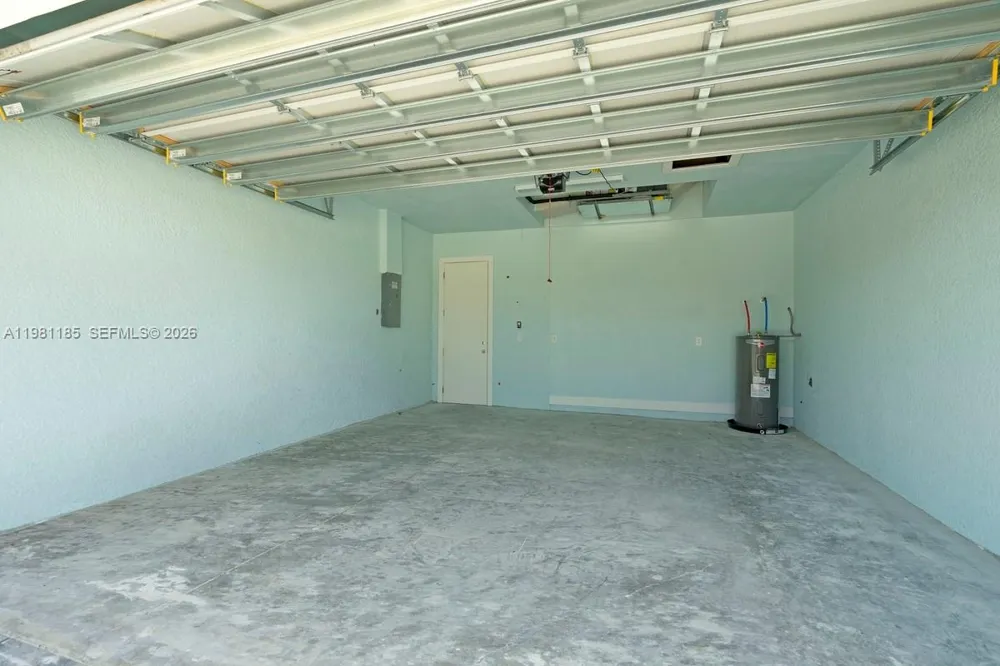 1107 SE 38 ST Cape Coral, FL 33904