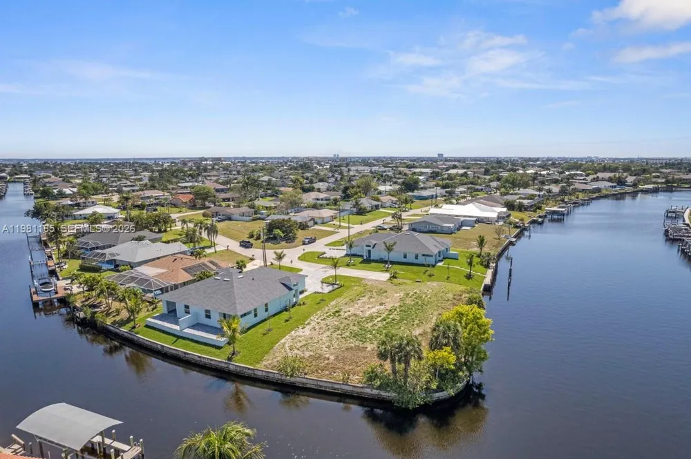 1107 SE 38 ST Cape Coral, FL 33904