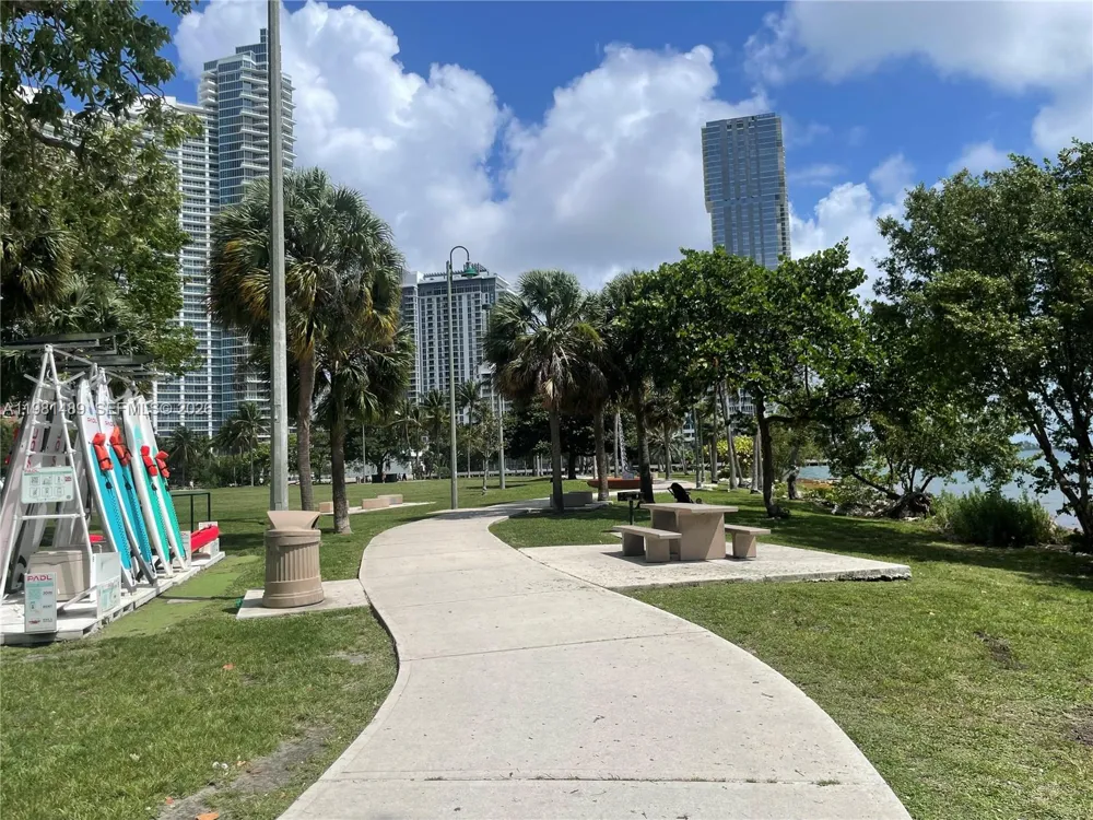 1750 Bayshore Dr #2814 Miami, FL 33132