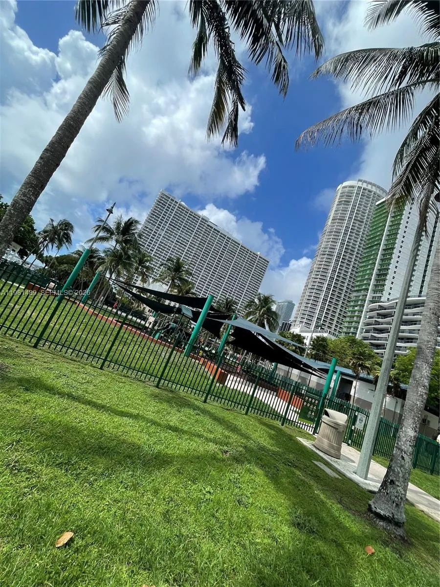 1750 Bayshore Dr #2814 Miami, FL 33132
