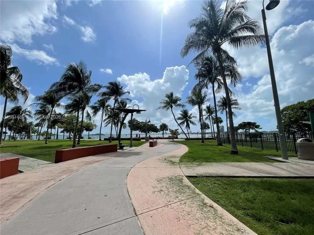 1750 Bayshore Dr #2814 Miami, FL 33132