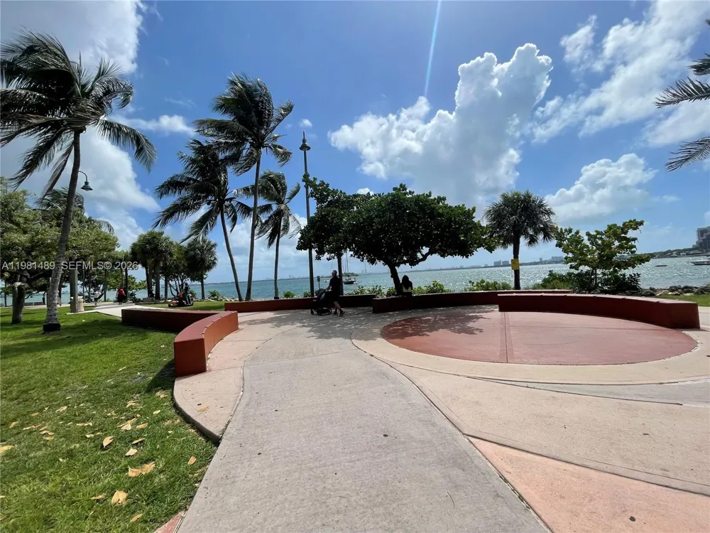 1750 Bayshore Dr #2814 Miami, FL 33132