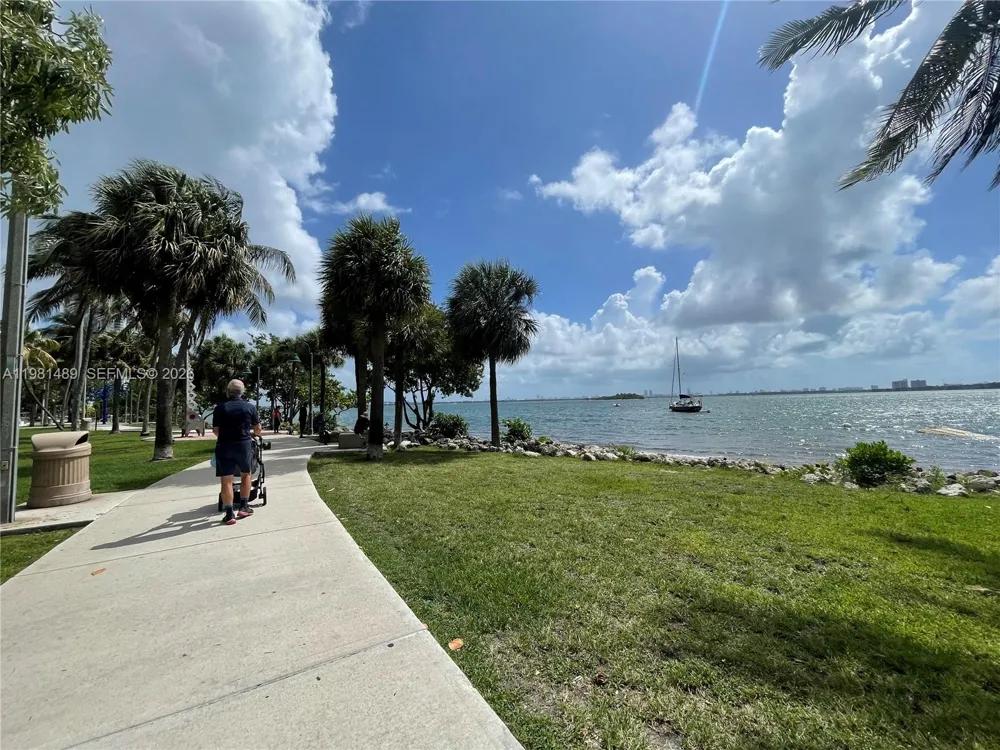 1750 Bayshore Dr #2814 Miami, FL 33132