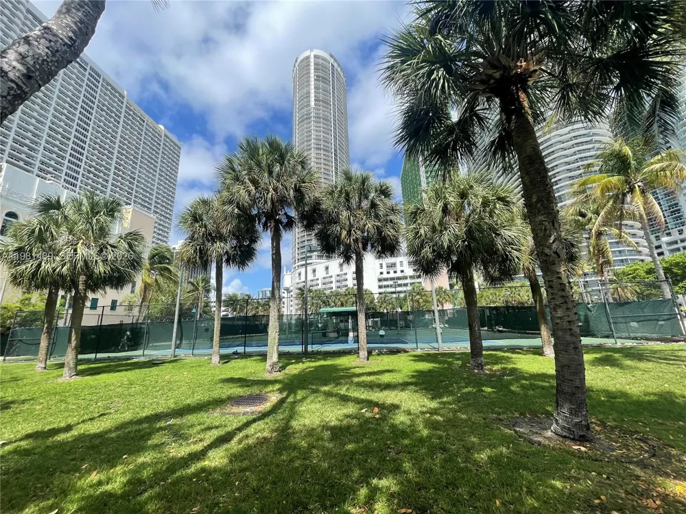 1750 Bayshore Dr #2814 Miami, FL 33132